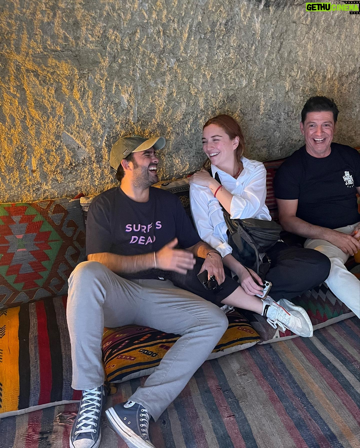 Regina Blandón - 53.9K Likes - Seguimos con la compartición 🥹😍. Hay varia del museo al aire libre, del valle de las chimeneas (con la prepa 7 entera), etc.Y si vienen por acá no dejen de comer en @apetitorestaurant, está 🤩🤩(a ver si les sale mejor lo de romper la vasija de barro 🤣🤣).