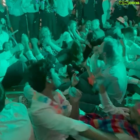 Regina Blandón - 75.8K Likes - Bodón de @alejandro_marron y @rogelio_zirconio 😍. Estuvo chido chico chido. Puro amor y baile y gozadera. De esas crudas que valen la pena jajajaja. Les amamos #bodaRogeyAlex