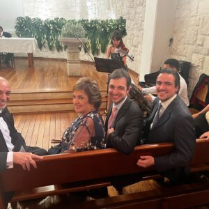 Regina Blandón Instagram - Bodón de @alejandro_marron y @rogelio_zirconio 😍. Estuvo chido chico chido. Puro amor y baile y gozadera. De esas crudas que valen la pena jajajaja. Les amamos #bodaRogeyAlex