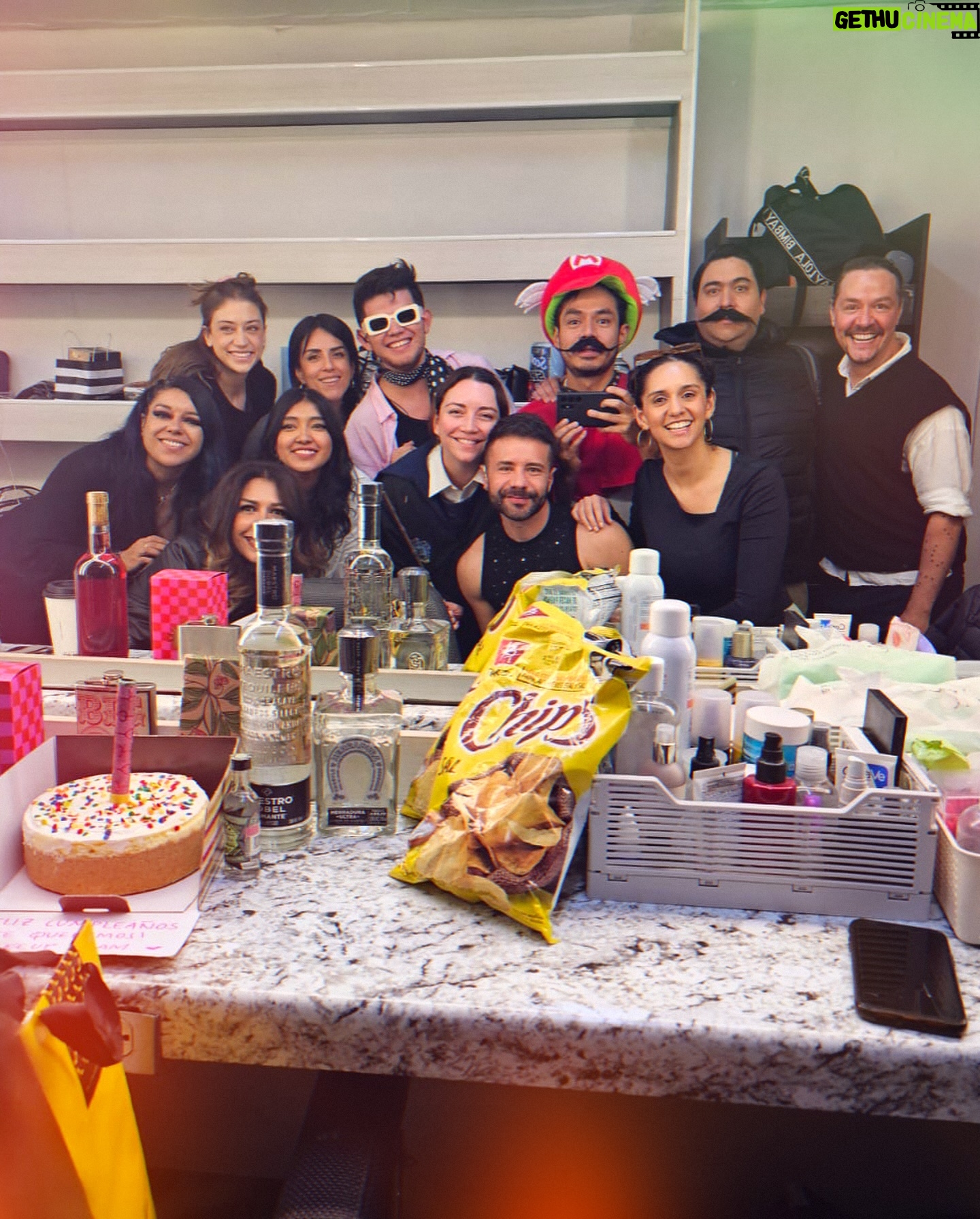 Regina Blandón - 28K Likes - Últimos de julio
1. Esperando el uber.
2. DJ @blndn
3. Cumpleaños en llamado nocturno.
4. Es que sí te falta.
5. Friend Pablo master tattooist.
6. Regalos cumpleañeros.
7. Pelatzos de la fiesta de cumpleaños.
8. Amaneciendo en la Hidalguense.
9. Llamado con Pirru.
10. Baile y baile y baile. 💃🏻🕺🏼