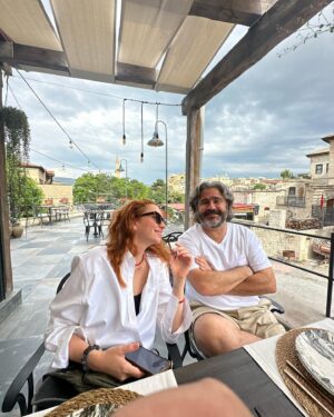 Regina Blandón Instagram - Seguimos con la compartición 🥹😍. Hay varia del museo al aire libre, del valle de las chimeneas (con la prepa 7 entera), etc.Y si vienen por acá no dejen de comer en @apetitorestaurant, está 🤩🤩(a ver si les sale mejor lo de romper la vasija de barro 🤣🤣).