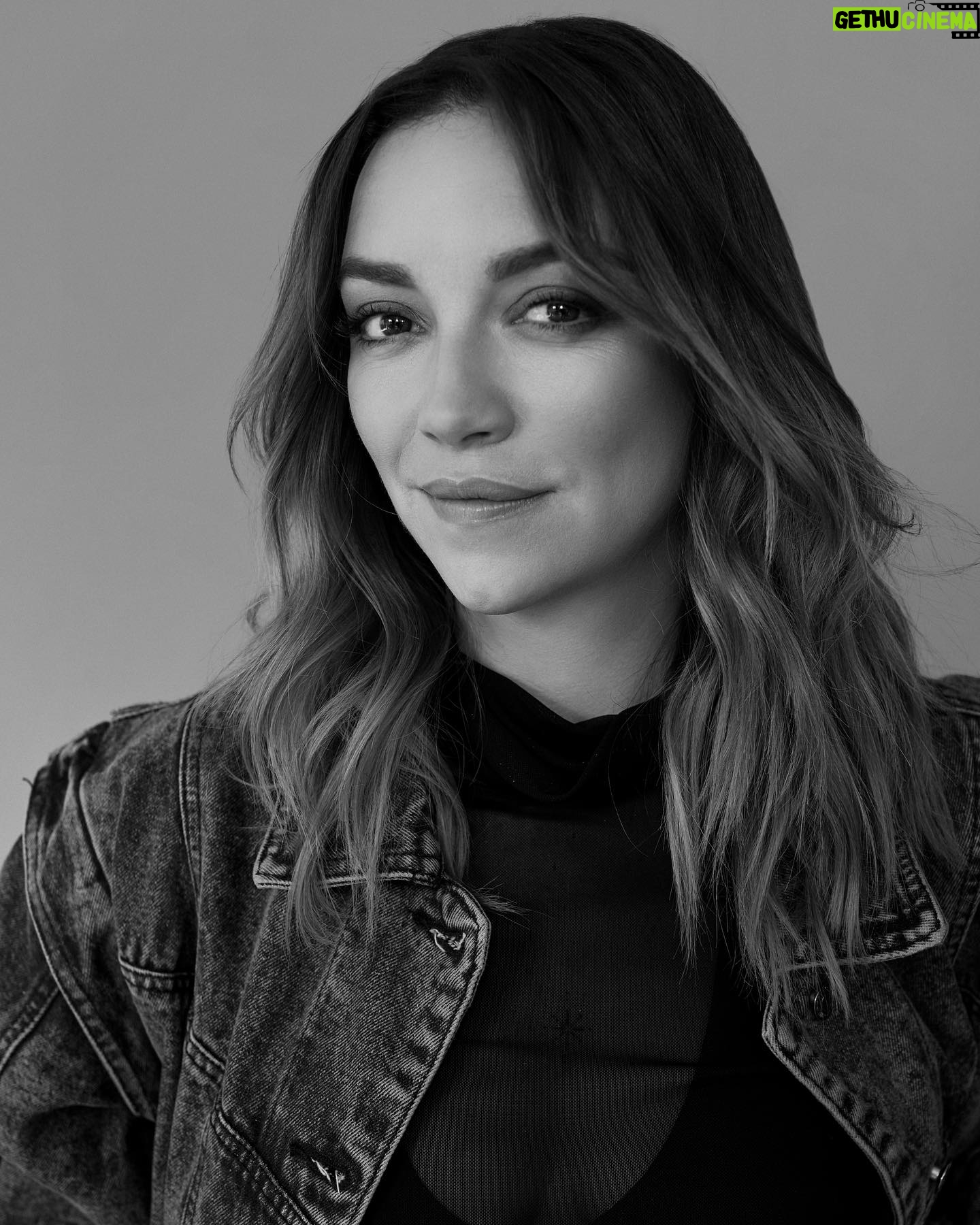 Regina Blandón - 57.2K Likes - Nomás por subir una foto (que para eso era ig antes 😂).
Foto: @estebancalderon
MU: @ger.parra
Pelo: @normadiazhair