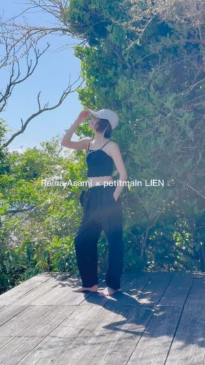 Reina Asami Instagram - .
　
　
▶︎ Reina Asami × petitmain
　
　
浅見れいなさんとのコラボ スイムウェアが
LIEN 取扱いのプティマイン店舗、
ナルミヤオンラインにて発売中です。
　
トレンドを取り入れたスタイリッシュなデザインと
素材まで細部にこだわった快適な着心地。
ビーチシーンからデイリーまで使えます。
キャミソールはインナー使いにもおすすめです。
　
さらに、UVカット機能がついたラッシュガードは
アウトドアシーンはもちろん、タウンユースにも使えるマルチウェア。
　
ゆったりとしたシルエットでさっと羽織りやすいパーカーと
パンツは程よいボリューム感がこなれて見えるワイド型で
オンオフ問わずに幅広く活躍してくれます。
　
夏のひとときをアクティブに一層楽しみましょう🌿
ぜひチェックしてみてください！
　
　
　
【あさみれいなコラボ】
ビキニセット
F
品番：3342601
価格：￥8,690 (税込)
　
【あさみれいなコラボ】
タンキニセット
F
品番：3342602
価格：￥8,690 (税込)　
　
【あさみれいなコラボ】
ラッシュガード
F
品番：3342603
価格：￥5,390 (税込)　

【あさみれいなコラボ】
ラッシュパンツ
F
品番：3342604
価格：￥4,730 (税込)　
　
【あさみれいなコラボ】
ロングブリムハット
F
品番：3341403
価格：￥3,630 (税込)　
　
【あさみれいなコラボ】
コードキャップ
F
品番：3341404
価格：￥3,190 (税込)
　
【あさみれいなコラボ】
ママパパリュック
F
品番：9642427
価格：￥6,490 (税込)　
　
⚪︎リュックのみ全国のプティマイン店舗にて販売中、
ナルミヤオンライン発売中
　
　
〈 LIEN 取扱店舗 〉
　
自由が丘
ららぽーと立川立飛
コピス吉祥寺
マークイズみなとみらい
たまプラーザテラス
ららぽーと海老名
コクーンシティさいたま新都心
そごう千葉店
ららぽーと名古屋みなとアクルス
ららぽーと沼津
イオンモール浜松志都呂
MOZOワンダーシティ
イオン岡崎南
プライムツリー赤池
イオンモール鈴鹿
ららぽーと甲子園　
イオンモール伊丹
広島LECT
エミフルMASAKI
アミュプラザ博多
ゆめタウン光の森
　
　
〈 model 〉
reina asami 166cm / 着用Fサイズ
　
　
　
〈 ご注意 〉
※写真はサンプルで撮影しています。色・デザインが多少が異なる場合がございます。
※入荷、在庫状況は店舗によって異なる場合がございます。ご利用の店舗までご確認ください。
※ナルミヤオンラインでは入荷次第順次発売となります。
入荷、在庫状況について詳しくはナルミヤオンラインまでご確認ください。
※instagram利用規約に基づき、投稿のコメントを削除させていただく場合がございます。
@narumiyaonline_official
　
　
#petitmain #プティマイン #プティキッズ #プティの新作 #ナルミヤオンライン #narumiyaonline #むすめふく #むすこーで #女の子コーデ #女の子ママ #男の子コーデ #男の子ママ #おうち時間 #子供のいる暮らし #こどもと暮らす #子育てグラム #instafashion #kidscode #キッズコーデ #キッズファッション #キッズモデル #子供服 #子供服通販 #幼稚園準備 #リンクコーデ #お揃いコーデ #おでかけコーデ #おでかけグッズ #プティコーデ