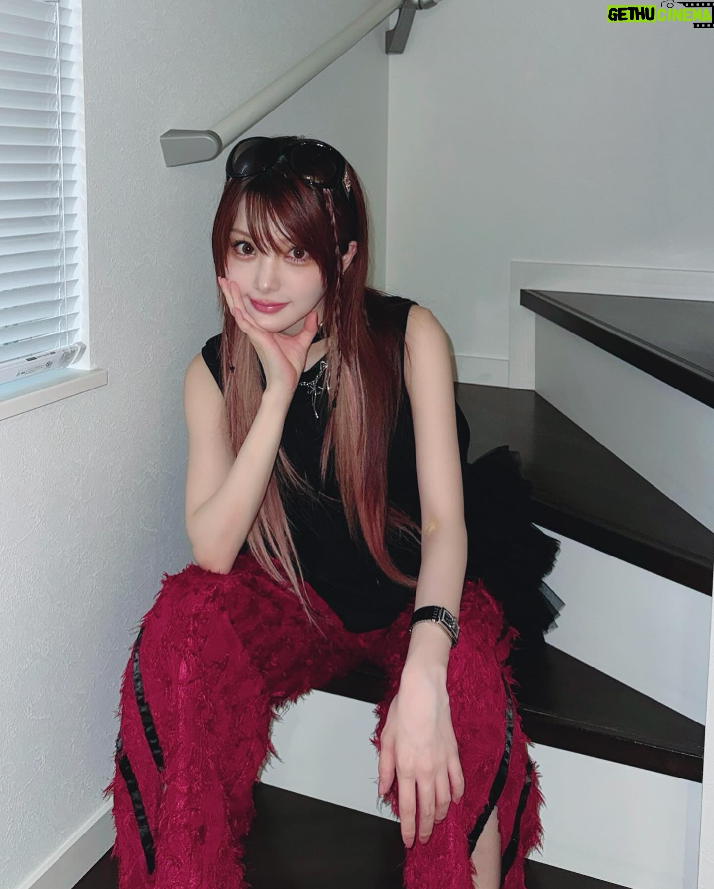 Reina Tanaka - 15.2K Likes - .
iPhoneってさ広角にうつるけん撮り方によって
スタイルがめちゃくちゃ変わるっちゃけど
全身の写真が進撃の巨人みたいになったけん(自分の中でねw)載せる🤭❤️
足もと大きすぎやろ笑
・‥…━━━☞・‥…━━━☞
#れーなこーで
#labelleEtude
#violetta