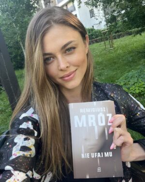 Remigiusz Mróz Instagram - Niektórzy już mają, niektórzy czytają. @asiaopozda się podobało. ;) Premiera już w środę, 27 lipca!