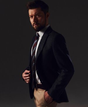 Remigiusz Mróz Instagram - Chciałem tylko napomknąć, że przyszłoroczne wyzwanie pt. „Przeczytam 52 książki w roku” można będzie już zrealizować z pomocą jednego autora.

Oprócz tego skorzystam z okazji i pożyczę wszystkiego najlepszego, samych dobrych lektur i przede wszystkim miłości – tej nieokiełznanej, niepozwalającej oddychać, a zarazem budującej piękną wspólnotę i dającej poczucie wzajemnego bezpieczeństwa. Niczego ważniejszego w gruncie rzeczy życzyć nie można.

Dobrych transformacji tym, którzy je planują – i stabilnego kursu tym, którzy nie będą go korygować. Do siego roku!

(Fot. Olga Majrowska).