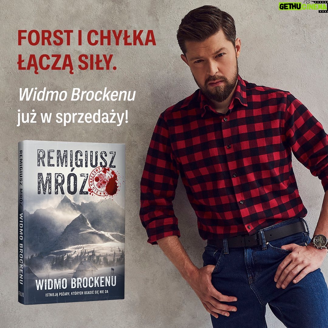 Remigiusz Mróz - 6K Likes - Czas ruszyć na szlak – skądkolwiek bowiem wieje wiatr, zawsze ma zapach Tatr. A przynajmniej tak twierdzą co poniektórzy. I pewnie się nie mylą.
Wspólna przygoda Chyłki, Forsta, Zordona, Dominiki i Osicy, już od dziś w księgarniach! Kumulacja bohaterów wprawiała mnie przed rozpoczęciem pisania w lekki dygot, ale okazało się, że wszyscy dogadywali się wprost świetnie.
No, może prawie wszyscy.
Miłej lektury!
(Fot. @olgamajrowskaphotographer).