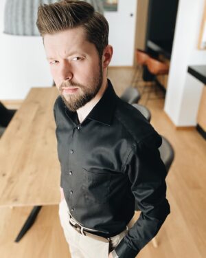 Remigiusz Mróz Instagram - Ostatni dzień wakacji, więc chyba można obstawiać – będzie nowa książka we wrześniu?

PS Wyrazy wsparcia dla tych, którzy jutro na mocy § 2 ust. 1 rozporządzenia Ministra Edukacji Narodowej i Sportu z dnia 18 kwietnia 2002 r. w sprawie organizacji roku szkolnego rozpoczynają udział w zajęciach dydaktyczno-wychowawczych.