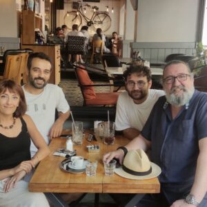 Renan Bilek Instagram - Film biter, iş biter, dostluklar baki kalır.. ne iyi ettik.. 😊
@zohrekc @hsyn_vndk @emre_bucak @tekbasinafilm #renanbilek #istanbul #kadıköy #bahariye #moda #film #sinema #sanat