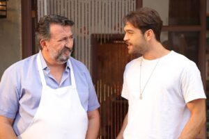 Renan Bilek Instagram - Gel bakalım delikanlı 🤗
@furkandic8 #renanbilek #furkanandıç #çatıkatıaşk #dizi #tv #romantikkomedi #turkishseries