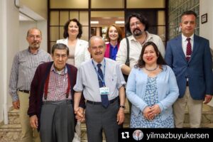 Renan Bilek Instagram - @yilmazbuyukersen hocanın kendi ağzından tiyatro maceralarını dinlemek ve Eskişehir’de tiyatro kültürü ve geleneğinin nasıl oluştuğuna birinci ağızdan şahit olmak anlatılmaz bir mutluluktu. Yüreklerinize sağlık 🙏❤️ @eskisehirbb @eskisehirkentkonseyi @eskisehirsehirtiyatrolari @esra_kazancibasi_oztekin @zihni_goktay #renanbilek #zihnigöktay #esrakazancıbaşı #esrakazancıbaşıöztekin #yılmazbüyükerşen #eskişehir #eskişehirbelediyesi #eskişehirkentkonseyi #eskişehirşehirtiyatroları #eskişehirliselerarasıtiyatroşenliği #liselerarası #tiyatro #şenlik 

#Repost @yilmazbuyukersen with @make_repost
・・・
Eskişehir Kent Konseyimizin düzenlediği 8. Liselerarası Tiyatro Şenliği'nin ödül töreni için şehrimize gelen değerli sanatçılar Zihni Göktay, Renan Bilek ve merhum Rasim Öztekin'in kıymetli eşi Esra Öztekin ile bir araya geldik.

Katılımları için yürekten teşekkür ediyorum.
