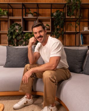 Renato Mendonça Instagram - São pequenas mudanças que tornam a nossa casa mais aconchegante e especial! E nada melhor do que um lar com itens aconchegantes e elegantes para essas mudanças.

A convite do @larcenter_ visitei o showroom da @bretonoficial , @franccinooficial e @santamonicatapetes para selecionar itens e ajudar vocês nessa transformação.

Até o dia 25 de agosto o @larcenter_ está com várias oportunidades na liquidação “Já pro Lar Center” com descontos únicos de móveis e itens de decoração com até 70%OFF pra que você não perca tempo e tome a iniciativa que faltava para mudar o seu lar.

#publicidade #LarCenter #JaProLarCenter #Decoração @larcenter_