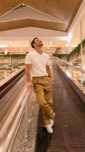 Renato Mendonça Instagram - A convite do @larcenter_ , visitei a @bretonoficial , @franccinooficial e @santamonicatapetes para mostrar como renovar o seu lar com itens de qualidade que combinam aconchego e design elegante.

E para ficar ainda melhor, até o dia 25 de agosto, as lojas do @larcenter_ estarão com oportunidades imperdíveis na liquidação “Já pro Lar Center”, com descontos de até 70% em móveis e itens de decoração. Esse é o momento ideal para você transformar a sua casa!

#publicidade #LarCenter #JaProLarCenter #Decoração #BretonOficial #FranccinoOficial #SantaMonicaTapetes @larcenter_
