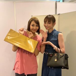 Reon Yuzuki Instagram - .
レオンジャック5
初日が無事終わりました😌
地震が途中
ありましたが
皆様
怖かったですね🙏
.
これ以上
何も起きませんように🙏🙏

.
そんな中
最後まで
見てくださり
感謝です。
明日からも
何かあった際は
すぐにスタッフが
動くようになってますので
どうぞ
観劇中は
ご安心いただけたらと思います🙏😌
.
本当に幸せな
空間でした。🩷🩷

.
ありがとうございました😌

.
今日は
加藤和樹くんが
ゲスト出演してくれました🩷🩷

マタハリの
セラヴィを
2人で歌えて
すごーく
幸せ☺️☺️

.

湖月わたるさんも
上野水香ちゃんも
あたたかーく

見守ってくださいました🩷

.
明日も
2回だ👍
夜は配信だ👍😌
.
早く寝なきゃと
家で走ってます🩷

.
おやすみなさい

#大村俊介
#辻本知彦
#汐月しゅう
#天寿光希
#麻央侑希
#綾凰華
#川本アレクサンダー
#東島京
#楠瀬タクヤ
#二家本亮介
#山本陽介
#石渡裕貴
#谷内翔太
#今野耕輔
#加藤和樹　くん
#和樹くんも楽屋でR
#柚希礼音