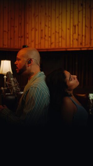 Residente Instagram - Fuimos diferentes cielos en un mismo mapa hasta que nos encontramos.
Sesión en vivo de “El Encuentro” junto a mi hermana @jessiereyez ❤️

Músicos:
violin: @codygeil7
viola: @loismartinviola 
cello: @jodyredhageferber 
contrabass: @jeonglimyangzzzz 
guitar: @martinaliviero 
engineer: @bz_rtl