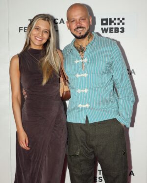 Residente Instagram - In the summers en el festival de @tribeca. Fue muy especial compartir la experiencia de mi primera película como actor junto a toda esta gente que quiero.  @inthesummersfilm  Es una película hermosa y complicada como la vida misma. Siendo una película de cine independiente es increíble todo lo que ha logrado. Desde ganar mejor película en el festival de Sundance, entrar a Tribeca para hacer su premier en NY hasta ser adquirida para proyectarse en cines. Gracias a la directora @uit14 por contar conmigo.