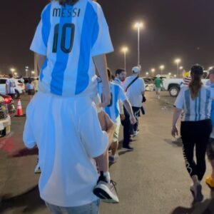 Residente Instagram - Mi equipo es todo lo que haga feliz a mi hijo porque ver a Milo contento me hace sentir como si yo también hubiera ganado una copa.
Sé que su abuelo Alfredo está celebrando desde el cielo en su globo quemero.. 🎈 
Ayer Jugaron dos países que verdaderamente llevo en el alma. A ambos países les debo mucho.  Gracias por la clase de partido que se jugaron. ❤️🔥