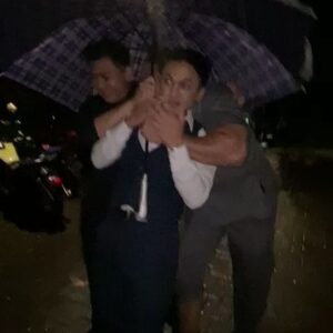 Reymon Knuliqh Instagram - Yah gini dah kalo kurang hiburan

Buat kalian dirumah kalo butuh topeng monyet bisa hub kami ya...

#takdircintayangkupilih #reymonknuliqh