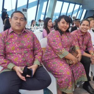 Reymon Knuliqh Instagram - Dibilang klo acara belom mulai jangan makan dulu, ngantuk kan Lo @ery_makmur jadinya pas di foto...

#reymonknuliqh #takdircintayangkupilih #tcyk #sinemart #sinetron #sctv