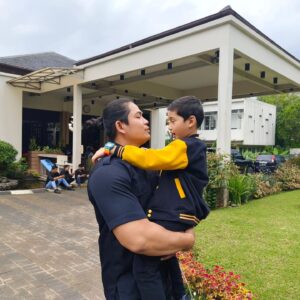 Reymon Knuliqh Instagram - Boscil aq mulai hari ini udah ga bisa anter kamu sekolah lagi
Kamu baik baik ya sekolahnya, sama mommy daddy aja yang anter ya
Aq juga ga bisa kenal deket sama kinara juga karena hari ini akhir petualangan umar

Sampai jumpa ya sama kalian berdua

#reymonknuliqh #takdircintayangkupilih #tcyk