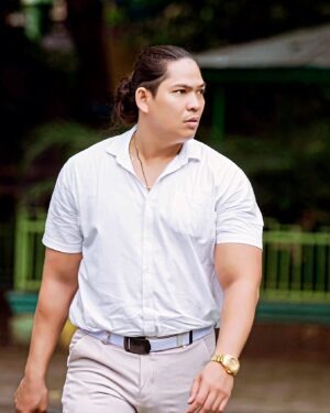Reymon Knuliqh Instagram - Looking for takjil

Essensi mencari takjil yang sesungguhnya adalah menyajikan yang terbaik untuk hal sakral yang telah kita lewati
Puncak penghargaan tertinggi ketika berbuka adalah dengan makanan halal nan nikmat hasil berburu di sore hari

Selamat berpuasa teman teman

Still calm with @forstawatchofficial 

#reymonknuliqh #forstawatch #watch #watchaddict #watchcollector #watchmania