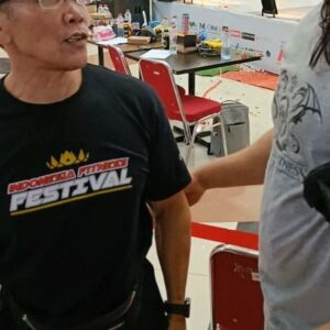 Reymon Knuliqh Instagram - MEET & GREET the LEGEND🔥 #alexfitness #legend #allstar #allstarslegends #athlete #binaraga #bodybuilder #bodybuilding #judge #bodycontest #iff #mensphysique #mensfitness #ifbb #jakarta #indonesia #tanjungpriok #jakartautara #friends #fatherandson #meetandgreet #meetup #meet #sunday #oldfriends #oldschool