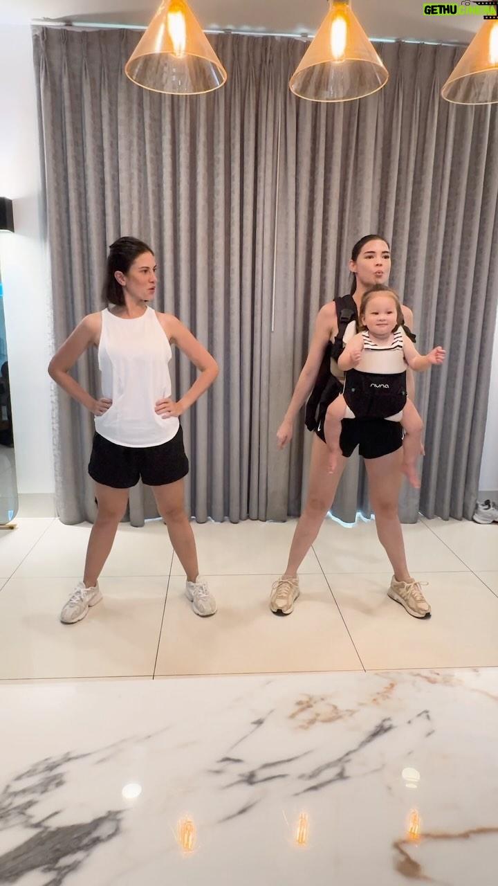 Rhian Ramos - 54.7K Likes - Basically how I lost most of the baby weight. Not kidding. Ok so I donβt really work out with Sadie attached to me but carrying and running after 12kg toddler worked just the same! Working out with Ninang @whianwamos and created this toddler-mama routine π 10 reps, 2 sets.
Wearing the @nunaph Cudl carrier