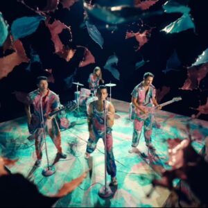 RiRia Instagram - Soo….apparently @JonasBrothers now resides in my head🗿✨
Watch “Who’s In Your Head” by @JonasBrothers to find out what I’m talking about🧑🏼‍🎨❤️‍🔥

大人気兄弟バンド、『ジョナスブラザーズ』のミュージックビデオに主演しちゃいました！末っ子ニック・ジョナスとの共演は実は2回目。覚えていてくれて嬉しかった✨

Director @christhedirector 
Cinematographer @ian_rigby 
Production @londonalley 
Casting @sarahmaylevy 
Painting by @goodandshiddy 
•
•
•
•
•
#jonasbrothers #jonasbrothersconcert #whosinyourhead #directedbychristianbreslauer #RiRia #nickjonas #joejonas #kevinjonas #rememberthistour #vevo #benjaminmoore #painter #bobross #willowstudios