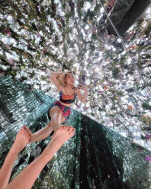 RiRia Instagram - Tokyo crossing🗼🚥

1, 5, 7. @teamlab.planets in Toyosu. So much inspiration to how I want to decorate my future home!

2. Shibuya crossing where 2,500 people cross at a time at its prime🤯

3. Popped into a good old ID photo machine. Could this be my next passport photo?

4. Could finally say hi to my managers at Condé Nast Japan in person!

6. Train system in Tokyo is a huge hustle🫠
8. Shibuya at dusk🌇
9. Vegan fest with @veganoji 
10. Mini high school reunion!

#tokyo #shibuya #shibuyacrossing #japantravel #triptojapan #tokyostreet #tokyofashion #teamlab #teamlabplanets #japanesefashion #knwls #blumarine #japaneseinfluencer #japaneseactor #japanesestyle #ririaofficial