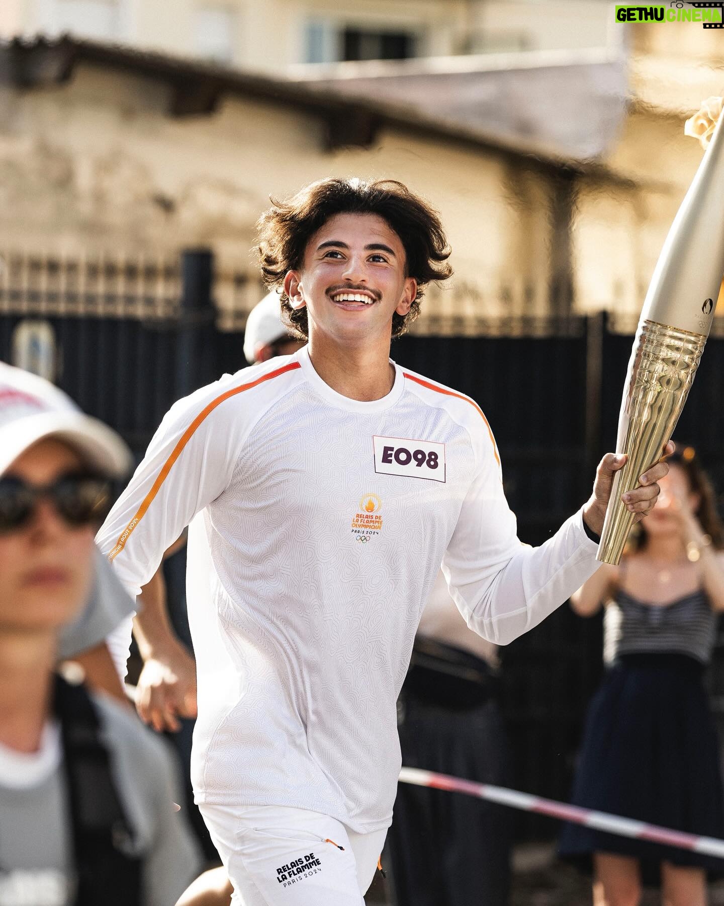 Riadh Belaïche - 3 Likes - Je suis tellement fier … avoir la chance de porter cette flamme olympique représente beaucoup. ❤️
Merci à vous de pouvoir me faire vivre chaque jour ce genré d’expérience incroyable 🫶
Merci au Comité olympique de m’avoir choisi pour porter cette flamme dans mon département le 77 !!
📸 @benaubert