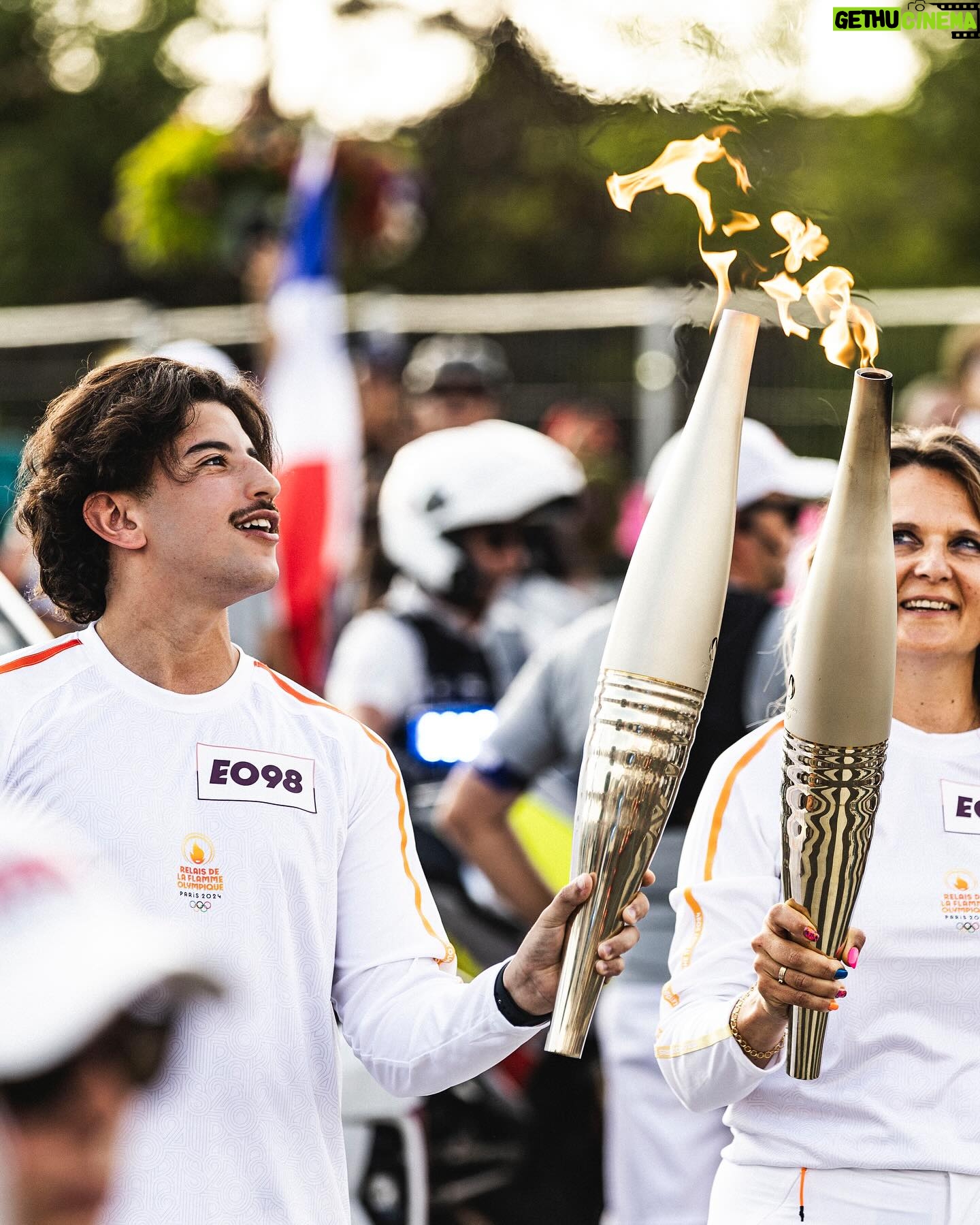 Riadh Belaïche - 3 Likes - Je suis tellement fier … avoir la chance de porter cette flamme olympique représente beaucoup. ❤️
Merci à vous de pouvoir me faire vivre chaque jour ce genré d’expérience incroyable 🫶
Merci au Comité olympique de m’avoir choisi pour porter cette flamme dans mon département le 77 !!
📸 @benaubert