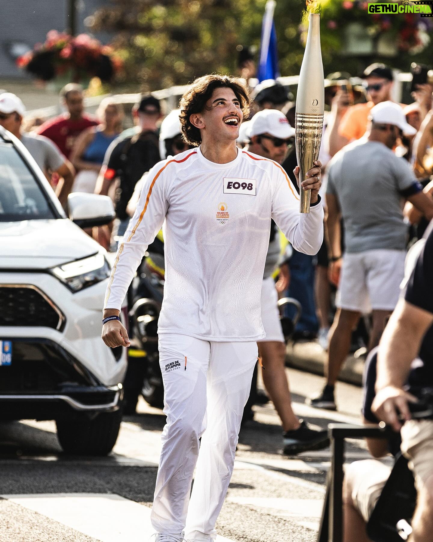 Riadh Belaïche - 3 Likes - Je suis tellement fier … avoir la chance de porter cette flamme olympique représente beaucoup. ❤️
Merci à vous de pouvoir me faire vivre chaque jour ce genré d’expérience incroyable 🫶
Merci au Comité olympique de m’avoir choisi pour porter cette flamme dans mon département le 77 !!
📸 @benaubert