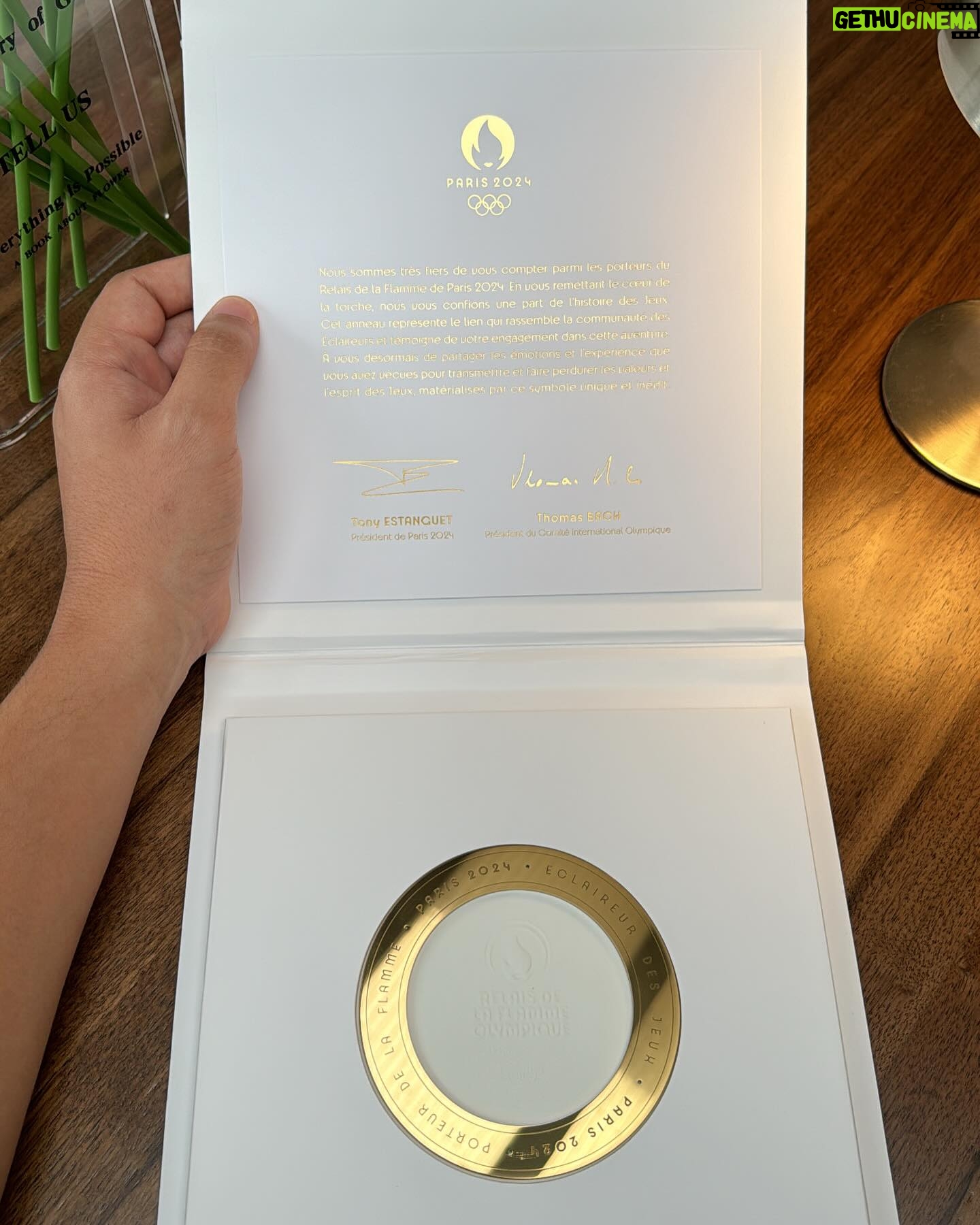 Riadh Belaïche - 3 Likes - Je suis tellement fier … avoir la chance de porter cette flamme olympique représente beaucoup. ❤️
Merci à vous de pouvoir me faire vivre chaque jour ce genré d’expérience incroyable 🫶
Merci au Comité olympique de m’avoir choisi pour porter cette flamme dans mon département le 77 !!
📸 @benaubert