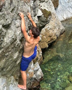 Rian McCririck Instagram - Lynn Canyon Rock Climbing 🪨