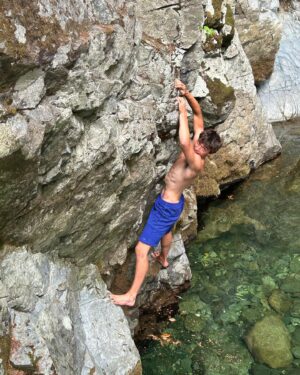 Rian McCririck Instagram - Lynn Canyon Rock Climbing 🪨
