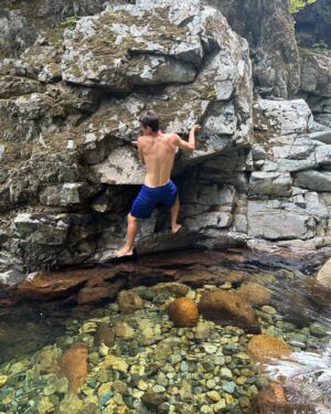 Rian McCririck Instagram - Lynn Canyon Rock Climbing 🪨