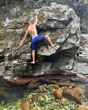 Rian McCririck Instagram - Lynn Canyon Rock Climbing 🪨