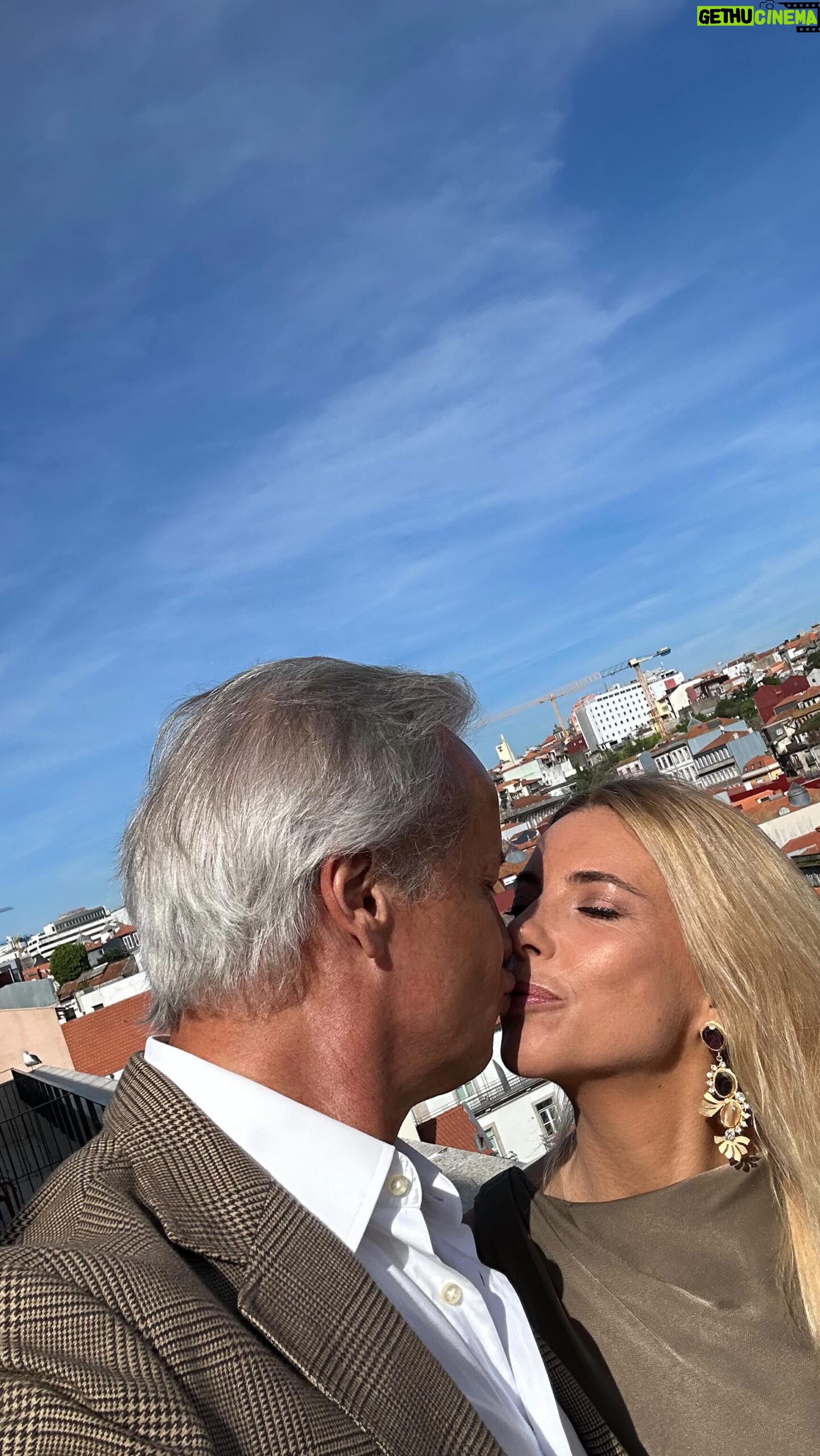 Ricardo Carriço - 4.8K Likes - Parabéns meu amor.♥️ Amo esse olhar, essa cumplicidade, essa forma extraordinária de encarares a vida, de lutares afincadamente por tudo aquilo em que acreditas, pelo o amor que tens pela tua família, pela mulher maravilhosa que és.
Amo-te desde o dia em que te conheci!.
.
.
..
@ana.rebelo_
#aniversário #vida #voltaaosol #sol #amor #familia