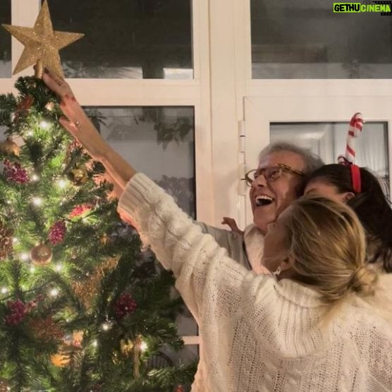 Ricardo Carriço - 1.6K Likes - Só nós é que não tinhamos feito a Árvore de Natal?
Agora já estamos preparados! 🎄
#arvoredenatal
#natal
#familia
@ana.rebelo_
@trebell____