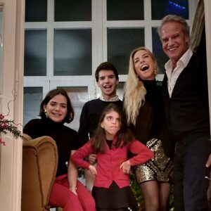 Ricardo Carriço Instagram - We are familly!🎄Feliz Natal!!!🎄

@ana.rebelo_  @jcclisboa
@trebell_____ @teresa.malfeito @martimmalfeito 
@rebelo.pedro @monica.rebelo.963 @tomas.rpires @franciscamalfeito @manuelrebelooficial @acatarinaorega 

#natal #famila #tradição #paz #jesus #nascimento #presentes