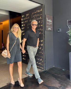 Ricardo Carriço Instagram - Até já! Para a semana estamos de volta…à nossa casa no Porto!.
.
.
.

@portobay 
@portobayteatro .
@ana.rebelo_ 

#teatro #ator #comedia #porto #cidade #portugal 
#besthotel #hoteis #lifestyle