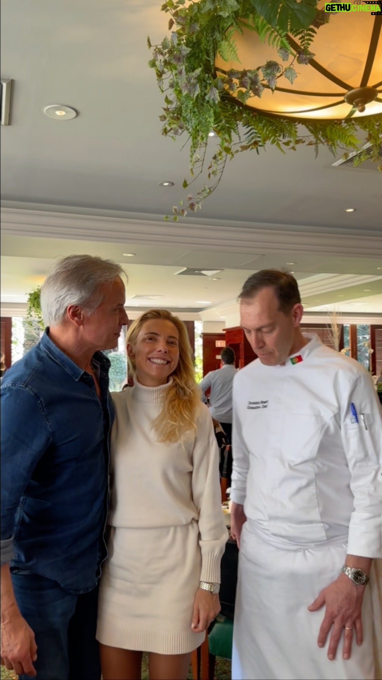 Ricardo Carriço - 3.2K Likes - Feliz dia para todos os pais ❤️ Por aqui fomos todos brunch(ar) ao fantástico @lisbonmarriott….tão bom!!!
.
.
.
@lisbonmarriott .
@ana.rebelo_ .
@anacaetanoi .
@trebell_____ .
@tomas.rpires .
@amaedamaria .
.
.
.
#brunch #brunchlisbonmarriott #diadopai #family #lifestyle