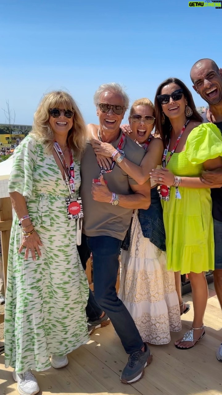 Ricardo Carriço - 2K Likes - Grande festa na Feira da Comida do Continente! ❤️
.
.
.
@continente
@ana.rebelo_
@helenaisabeloficial
@andreiadinisoficial
@diamantinomartins
#feiradacomidadocontinente #festival #festa #porto #amigos #amor