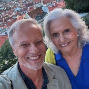 Ricardo Carriço Instagram - Grande fim de tarde no Castelo de São Jorge, com esta fantástica companhia! 👑

@herman.jose.oficial 
@bordallopinheiroofficial 

#mother #amigos #castelosaojorge #sunset #lisbon #lifestyle