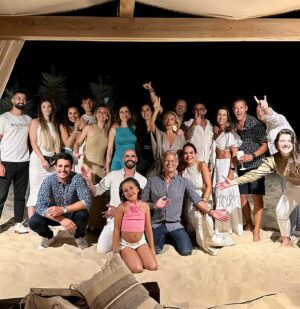 Ricardo Carriço Instagram - Acabaram-se as férias! Para o ano há mais…neste paraíso plantado em cima do mar! ❤️
.
.
@ana.rebelo_ 
@fredericofolque 
@semespinhasnaturabeach 
@semespinhascabeco 

#ferias #verão #amigos #familia #algarve #lifestyle #sol