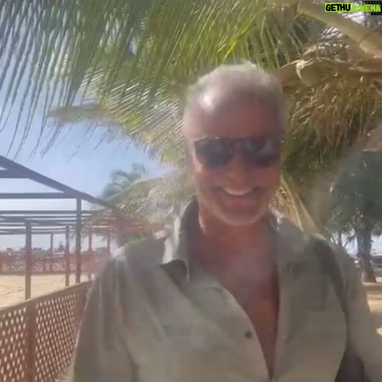Ricardo Carriço - 1.6K Likes - Peguei na minha "miúda" e fugimos uns dias para o paraíso.
África é assim. ❤️ Pronto para os desafios de 2023!
@ana.rebelo_
.
.
.
#praia
#paraiso #africa #lifestyle #mar #miuda
#amor #amordaminhavida