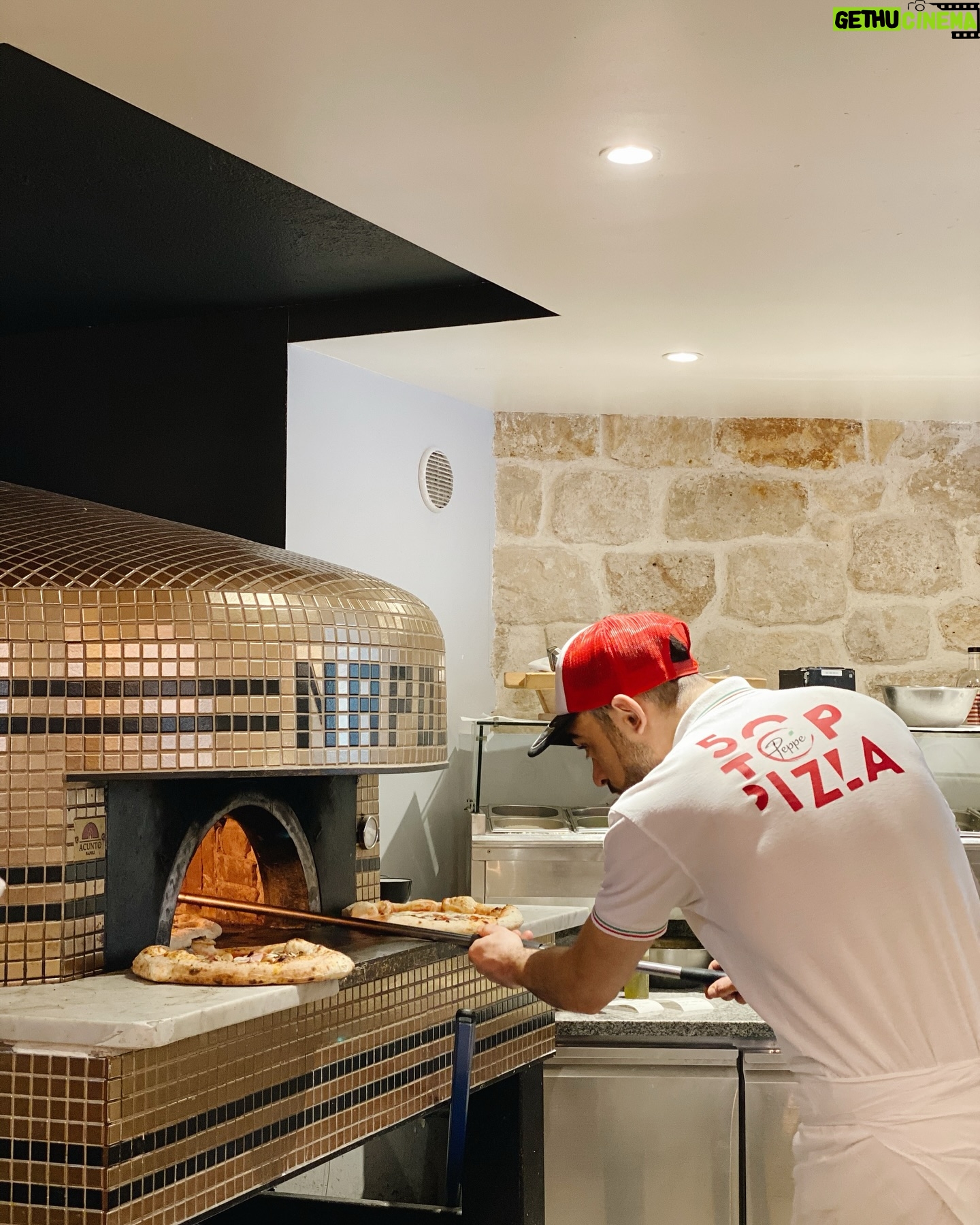 Ricardo Larrivée - 671 Likes - 🇫🇷 ADRESSES GOURMANDES À PARIS 🥐
De passage à Paris pour les vacances ou pour les Jeux olympiques? Voici 17 adresses gourmandes à essayer lors de votre prochain séjour dans la ville lumière!
Lien dans le profil (@ricardocuisine) pour les découvrir.