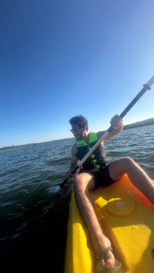 Ricardo de Sá Instagram - 🌞🌊 Dias incríveis no @ap.lagomontargil ! Começar com um pequeno-almoço delicioso de hotel, de seguida umas aventuras na piscina e umas remadas no caiaque na barragem de Montargil. 🏊‍♂️🚣‍♂️ 

E para fechar o dia com chave de ouro, uma volta no meu Lexus UX com a @caetanoauto ao pôr do sol. 🌅✨ Não podia ser melhor! #Montargil #GoPro #Aventura #PequenoAlmoço #LexusUX #PôrDoSol #diasperfeitos