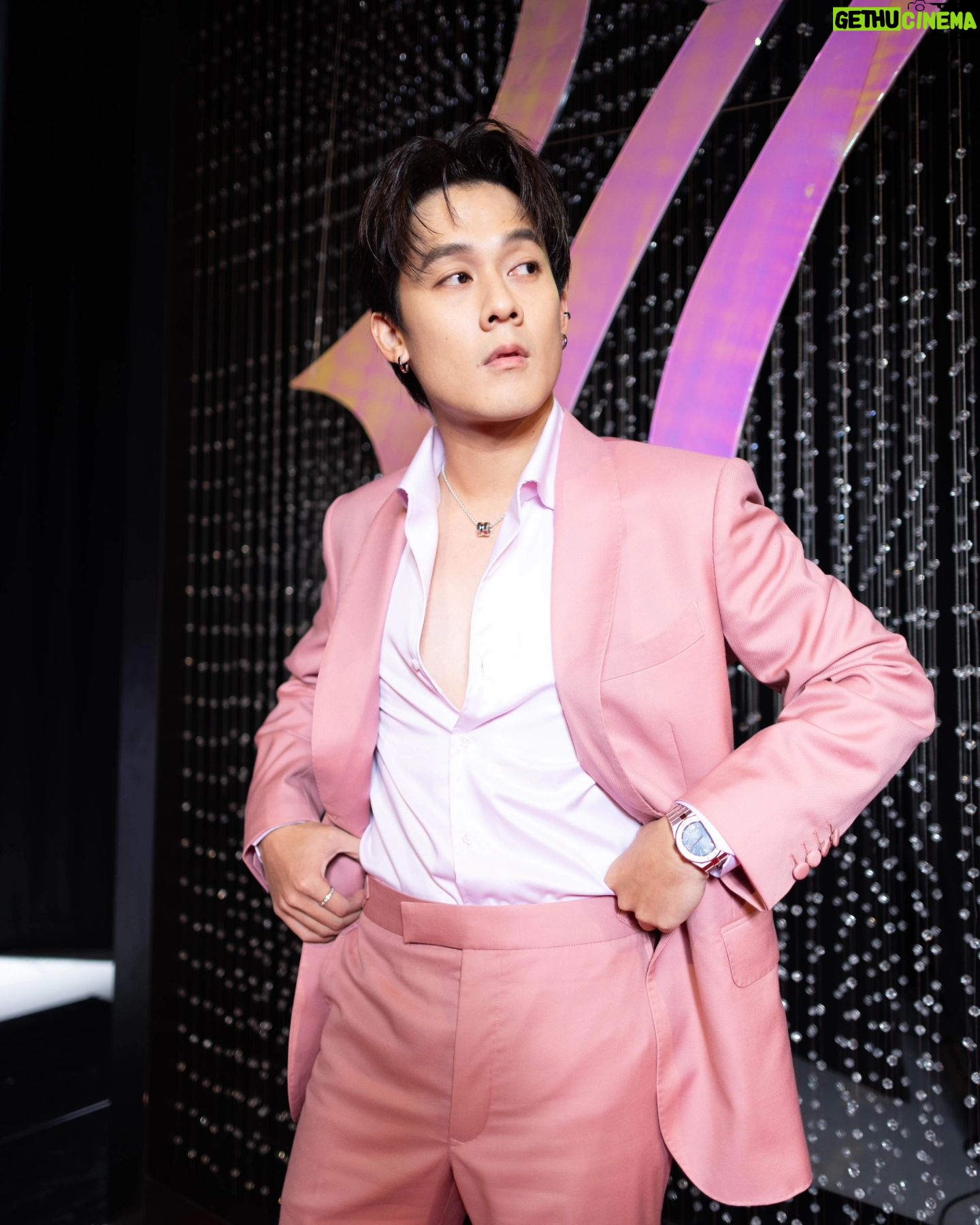 Richie Koh - 2.5K Likes - Thank you for beautifying me my precious team!
Can never do it without you guys!
PRECIOUS THANKS TO
MAKEUP @makeupentourage • @dolleiseah
HAIR @urbanhairsg
STYLIST @kanerayn
OUTFIT @qmenswear
JEWELLERY £ TIMEPIECE @chopard