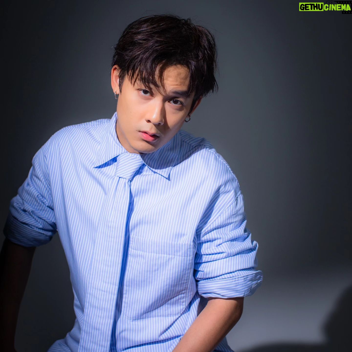 Richie Koh - 2.6K Likes - Why leave your tie dangling when you can bite it.
#kenzo